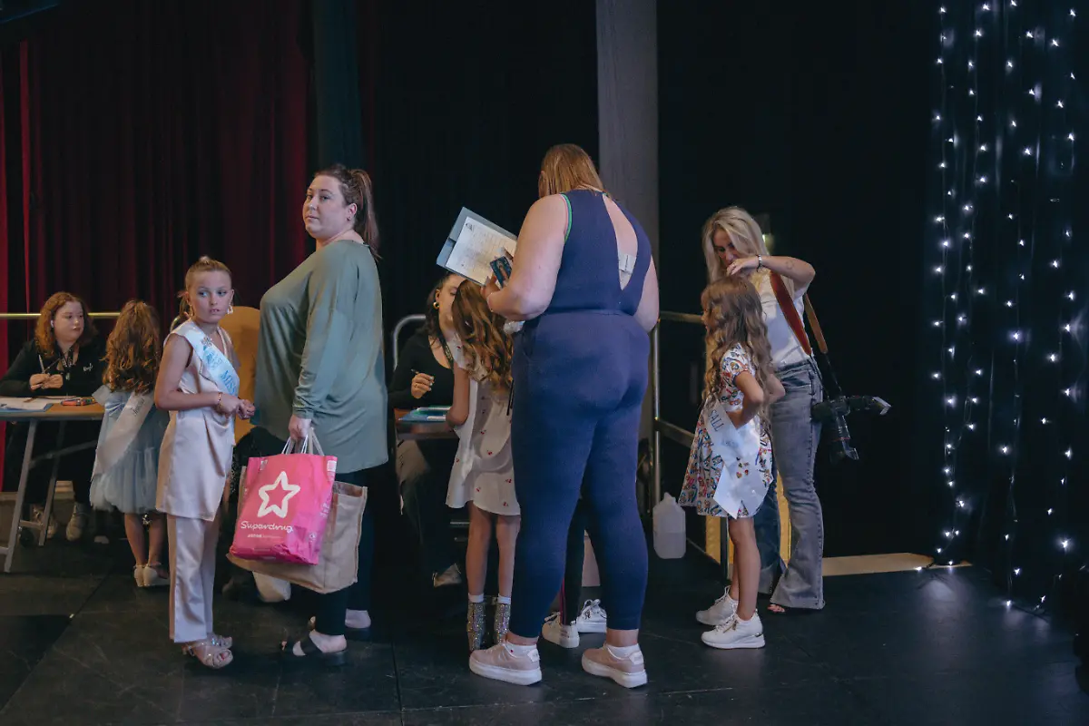 5 - Miss Vogue 5 15 - 390c4010-1ec9-40be-a971-3f3269e39dee